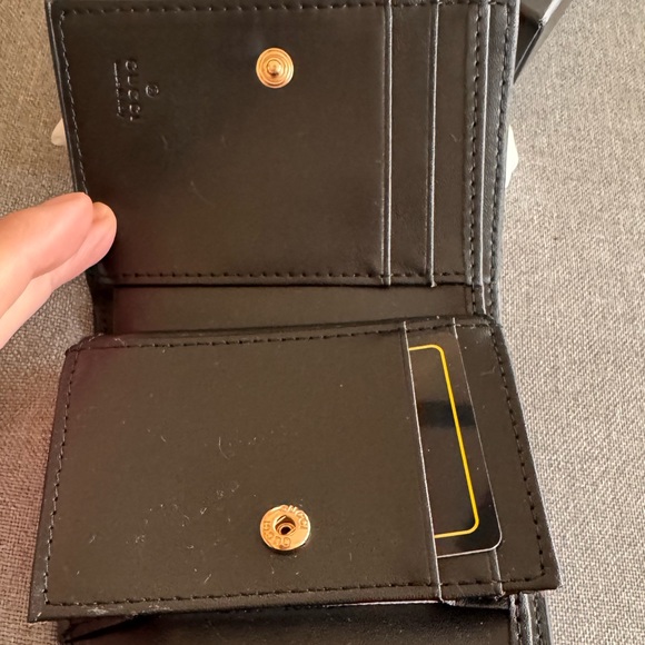 DESIGNER shiny leather embossed signature wallet - Picture 6 of 9